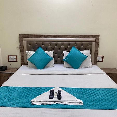 Hotel Apsara- Near J J Hospital Мумбаи Экстерьер фото
