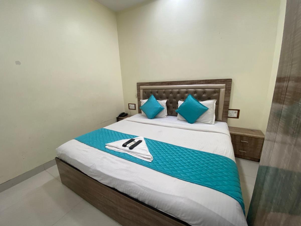 Hotel Apsara- Near J J Hospital Мумбаи Экстерьер фото