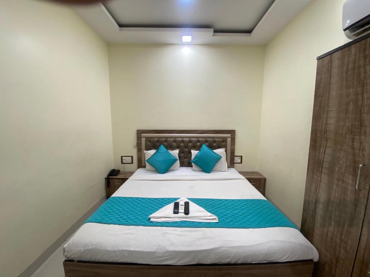 Hotel Apsara- Near J J Hospital Мумбаи Экстерьер фото