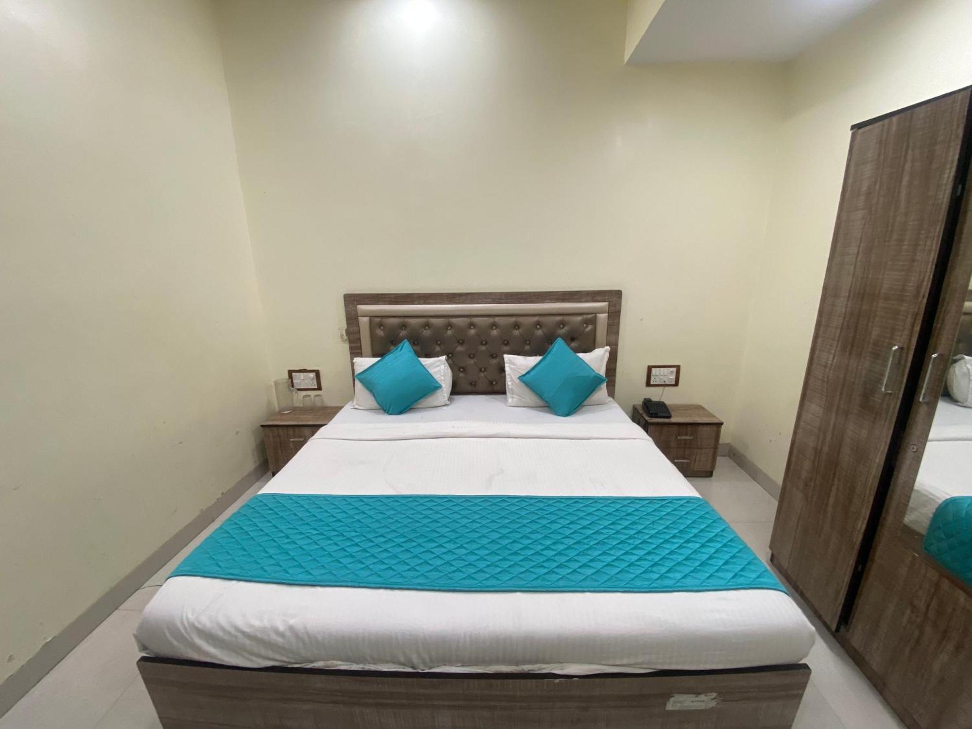 Hotel Apsara- Near J J Hospital Мумбаи Экстерьер фото