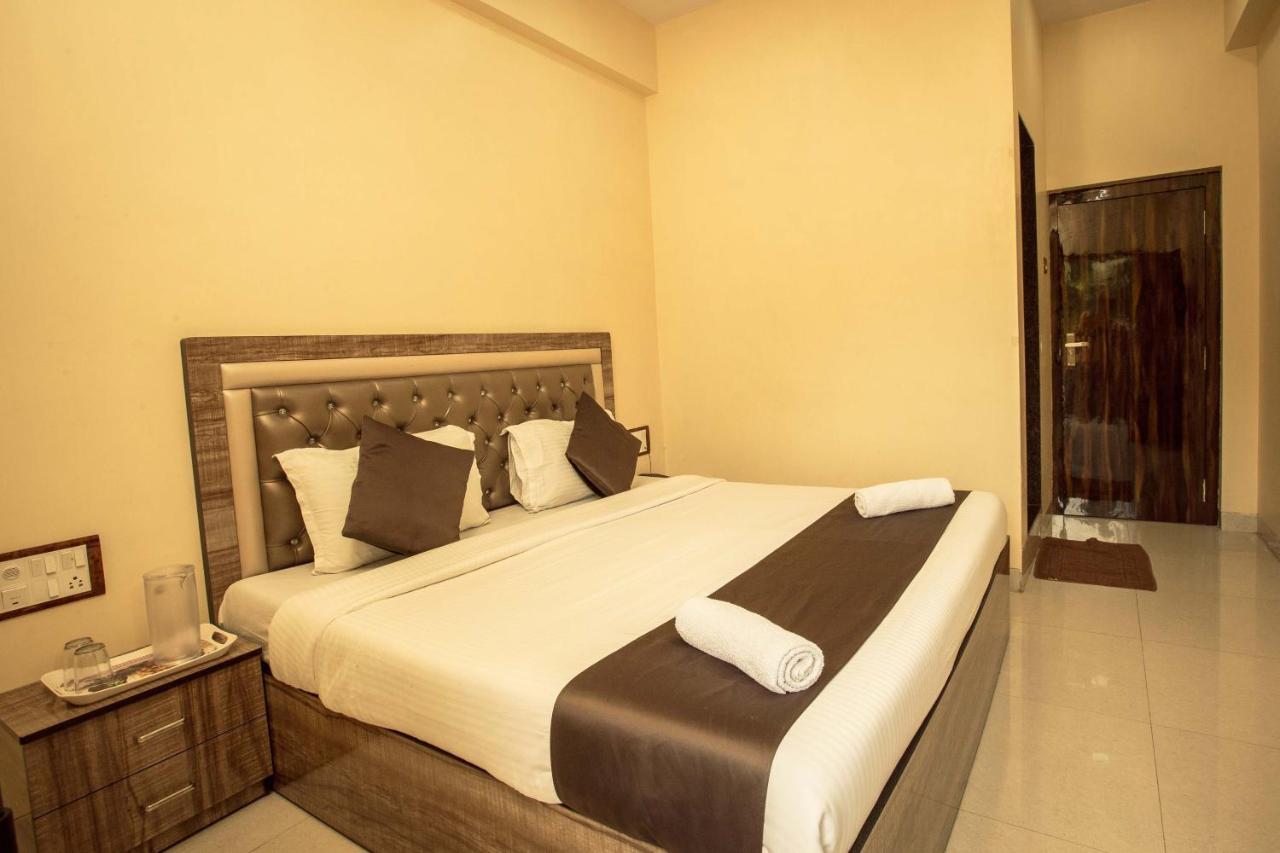 Hotel Apsara- Near J J Hospital Мумбаи Экстерьер фото