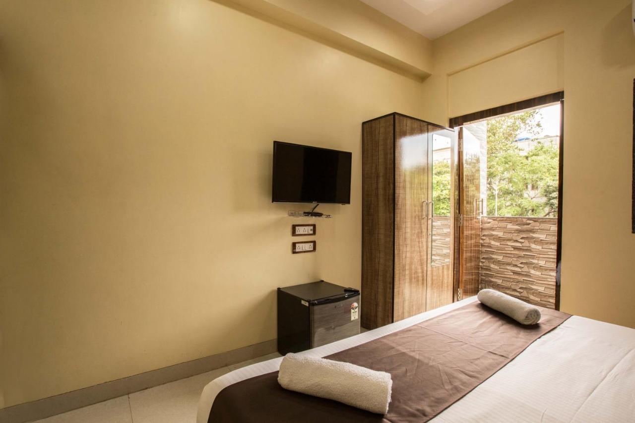 Hotel Apsara- Near J J Hospital Мумбаи Экстерьер фото